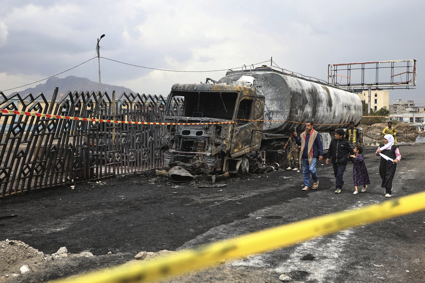 Death toll from Israeli strikes on Yemen’s capital rises to 10, authorities say | iNFOnews.ca Death toll from Israeli strikes on Yemen’s capital rises to 10, authorities say | iNFOnews.ca
