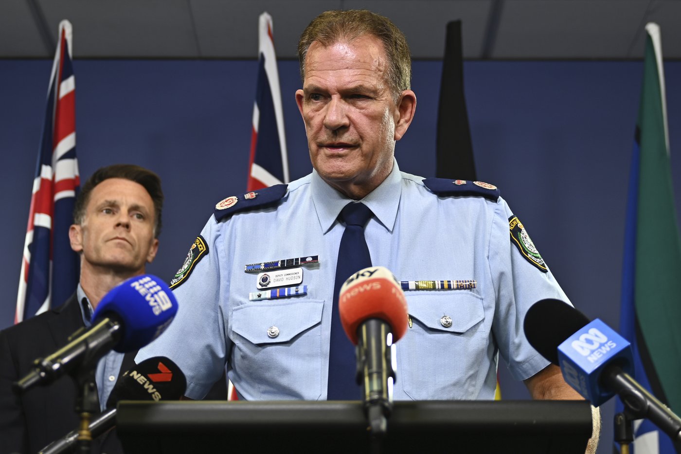 Australia wakes to more antisemitic graffiti after a discovery of explosives was revealed by police | iNFOnews.ca