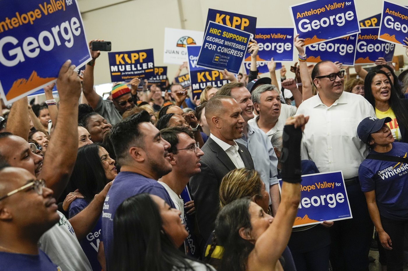 Democrat Hakeem Jeffries stumps in California in a bid to reclaim House control | iNFOnews.ca