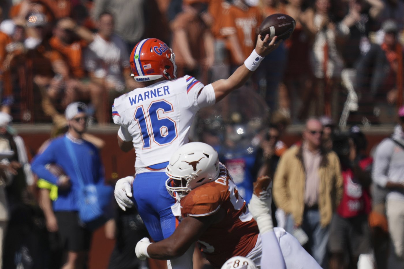 Ewers' 5 TD passes lead No. 5 Texas in 49-17 rout of struggling Florida | iNFOnews.ca Ewers' 5 TD passes lead No. 5 Texas in 49-17 rout of struggling Florida | iNFOnews.ca