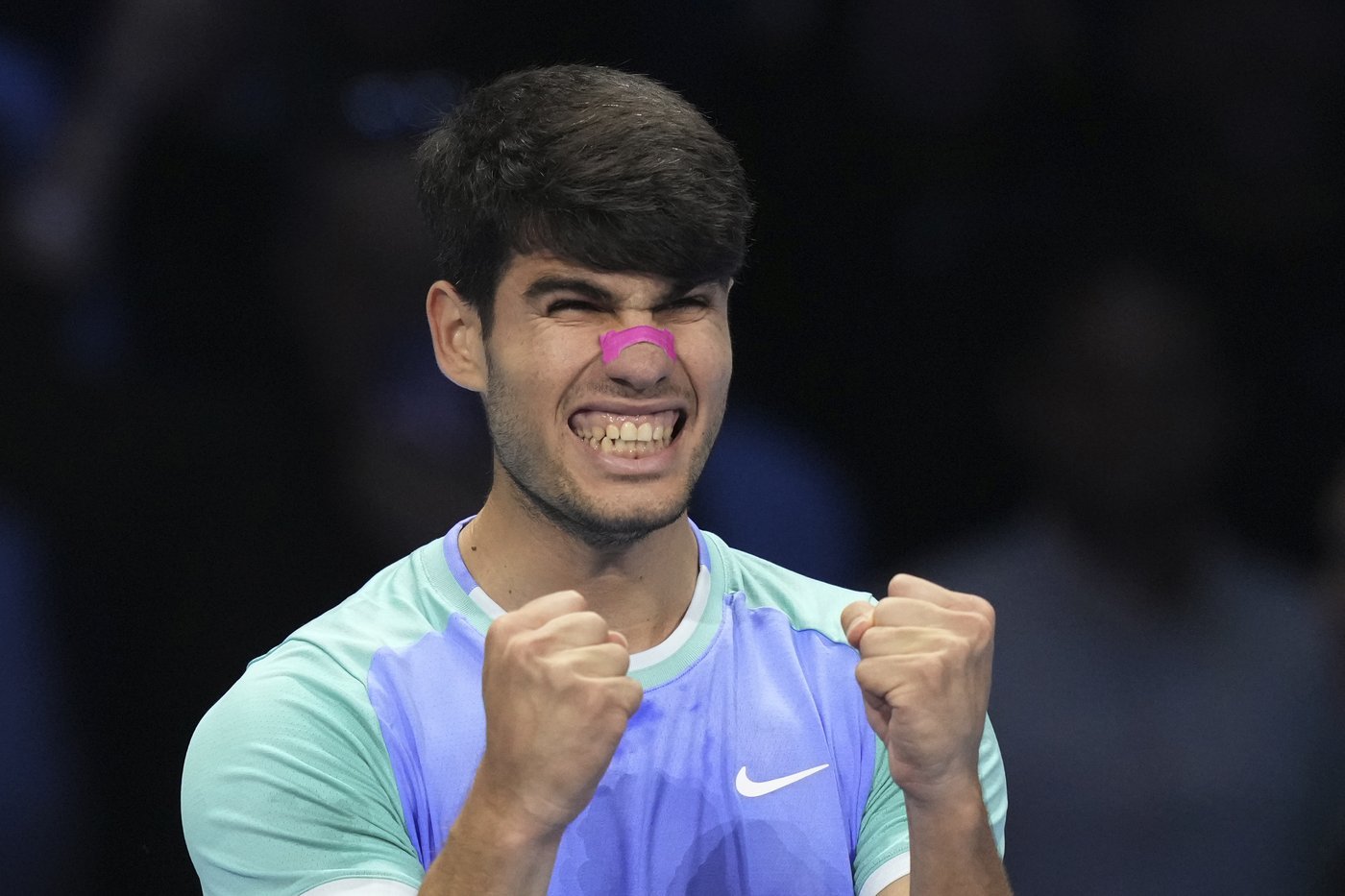 Alcaraz overcomes physical issues to move back into contention at ATP Finals. Zverev wins again | iNFOnews.ca
