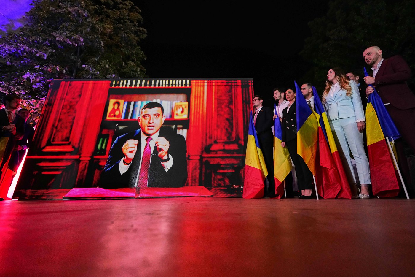 Romania's hard-right candidate will face a pro-EU reformist in presidential runoff | iNFOnews.ca Romania's hard-right candidate will face a pro-EU reformist in presidential runoff | iNFOnews.ca