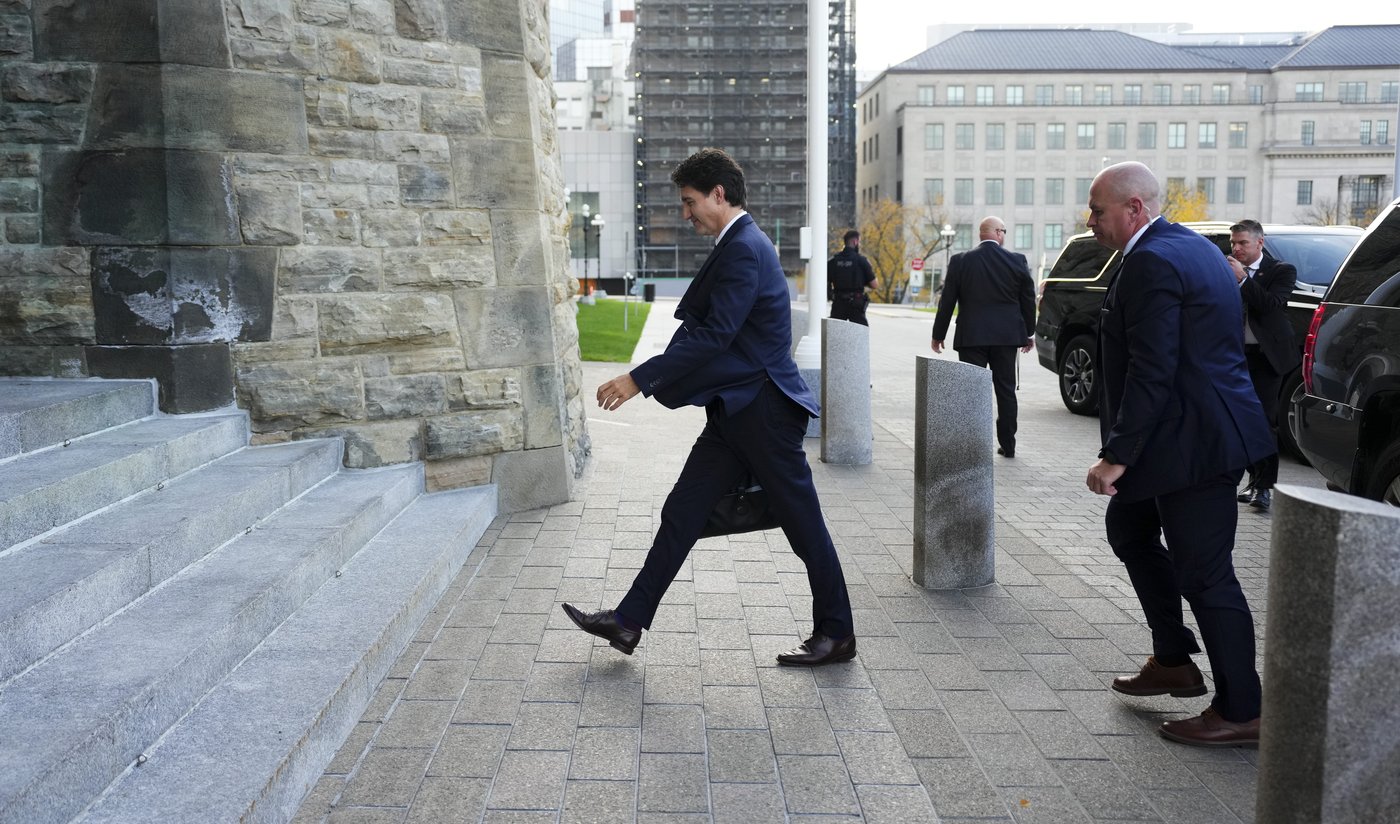 Justin Trudeau says his leadership is not in danger as Liberals brace for revolt | iNFOnews.ca