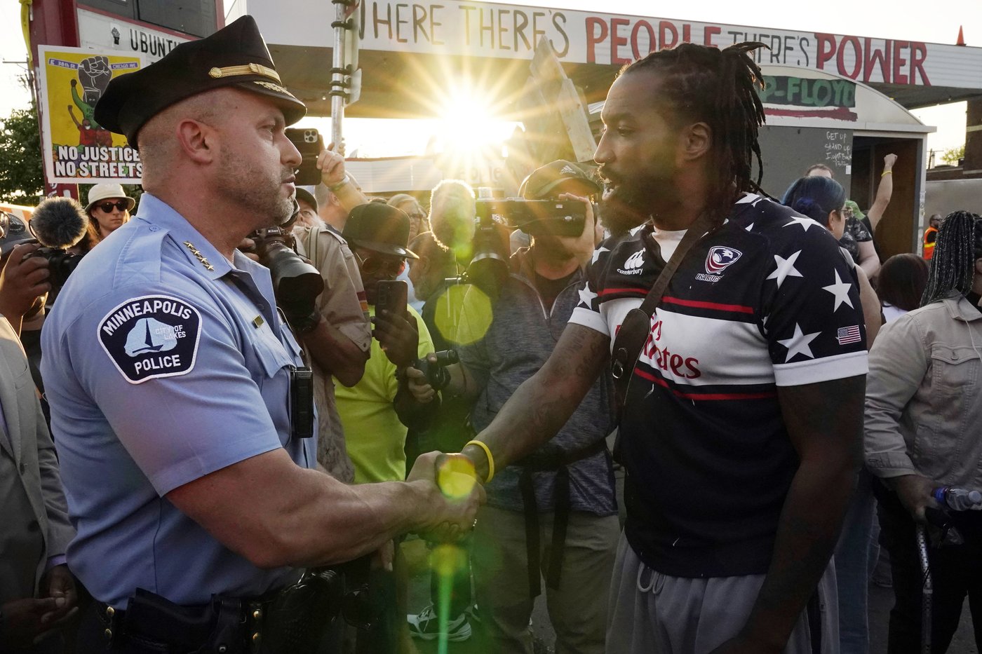 Policing group says officers must change how and when they use physical force on US streets | iNFOnews.ca