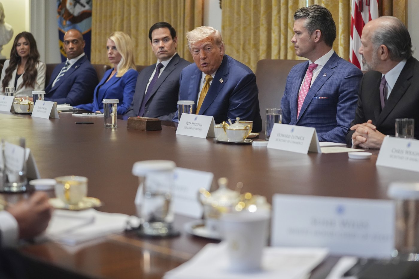 Trump comes to Bondi's defense amid uproar from his base over Jeffrey Epstein files flop | iNFOnews.ca Trump comes to Bondi's defense amid uproar from his base over Jeffrey Epstein files flop | iNFOnews.ca