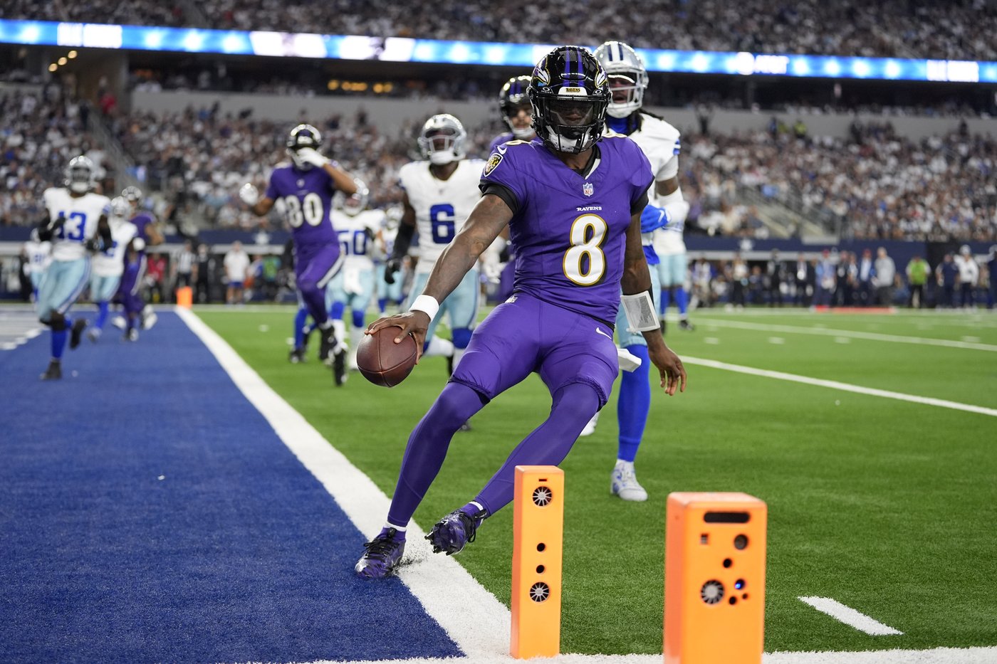 Henry rushes for 151 yards, 2 TDs as Ravens hang on to beat Cowboys 28-25 | iNFOnews.ca
