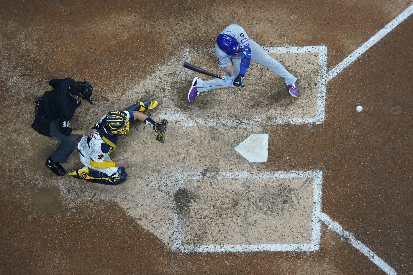 Alonso's night turns around with season-saving homer for Mets in 9th inning | iNFOnews.ca