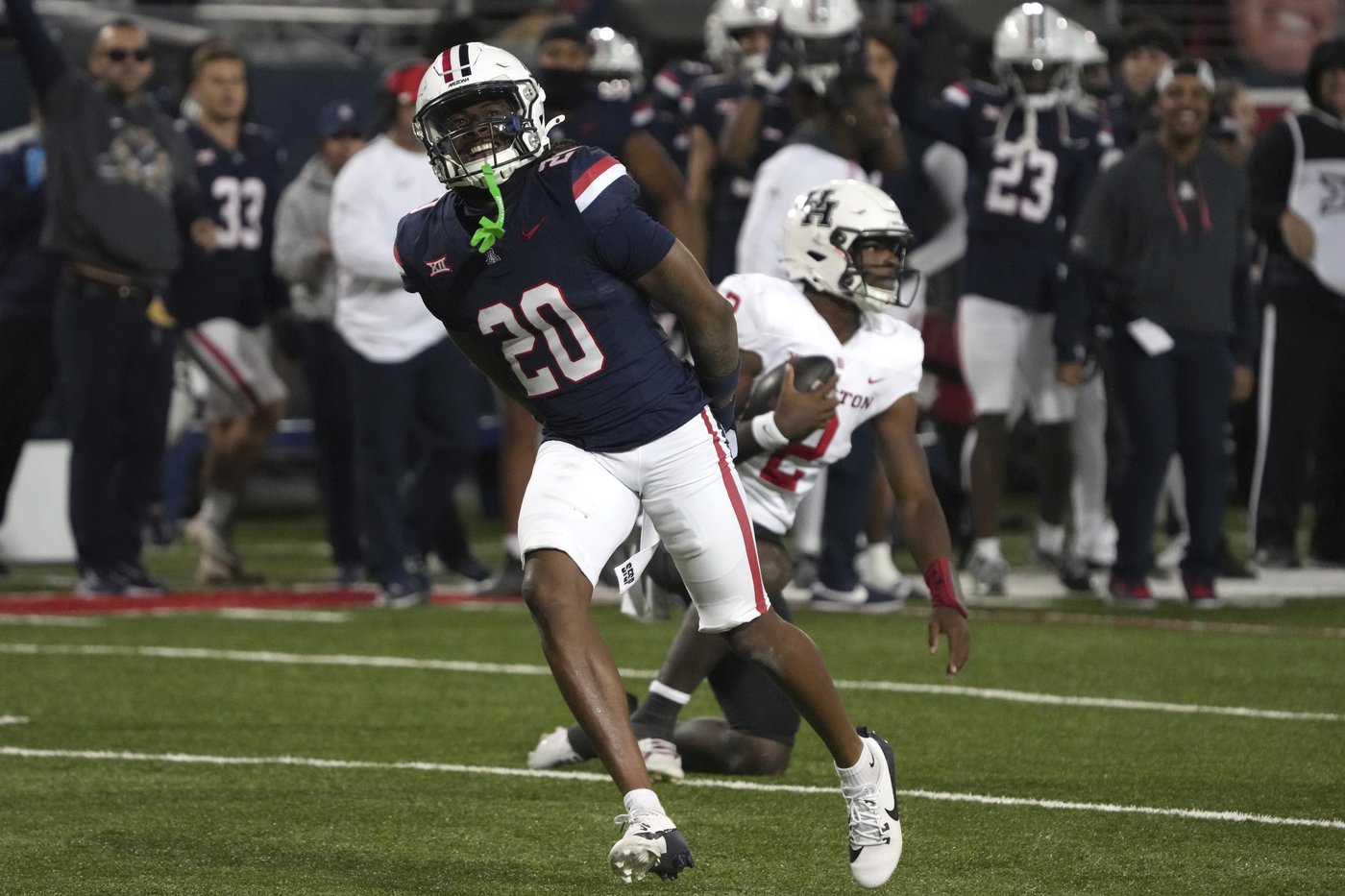 Noah Fifita throws for 2 TDs, Arizona ends 5-game losing streak with 27-3 win over Houston | iNFOnews.ca