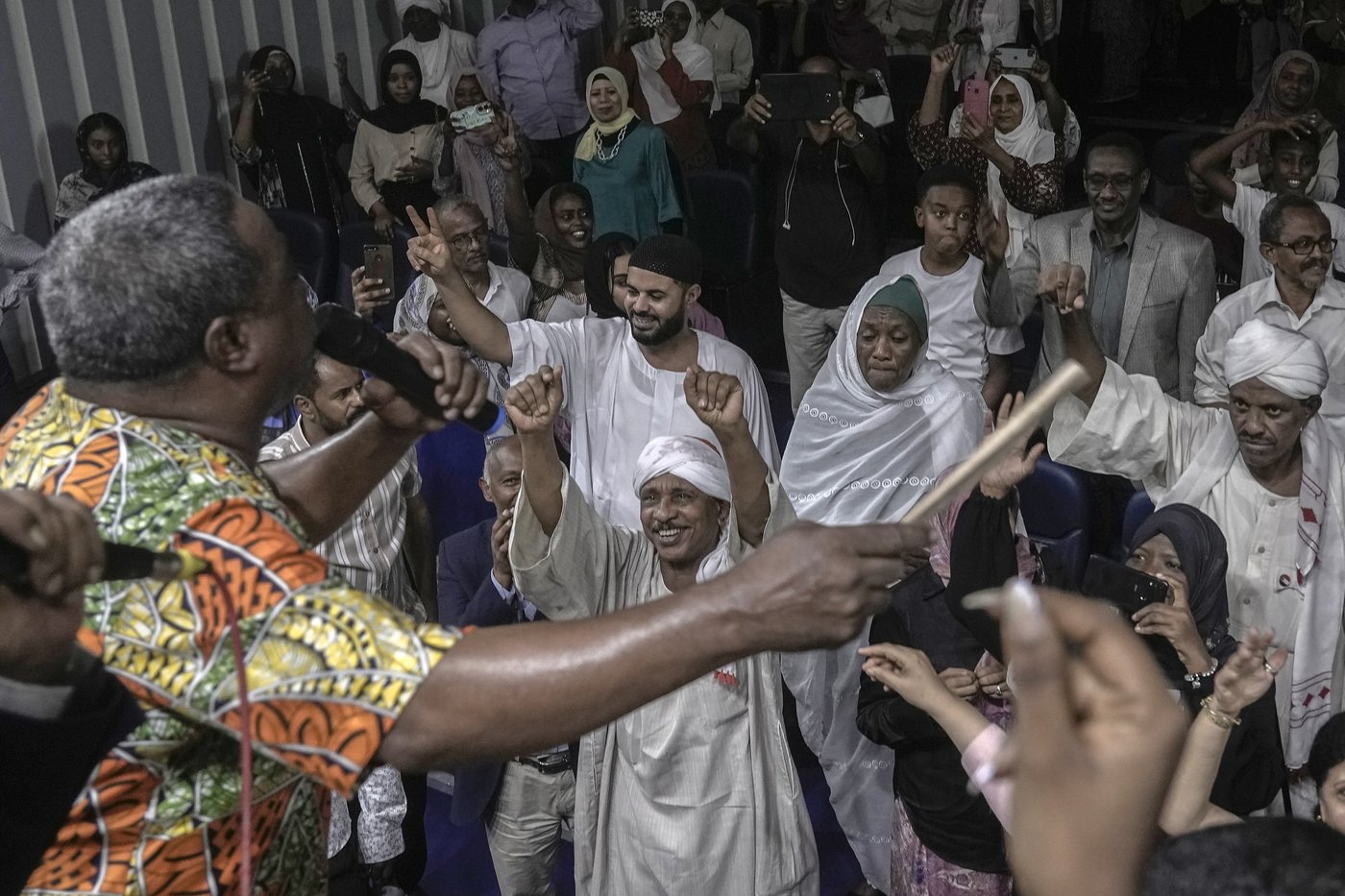 In music and dance, Sudanese performers transport refugee audiences back home | iNFOnews.ca In music and dance, Sudanese performers transport refugee audiences back home | iNFOnews.ca