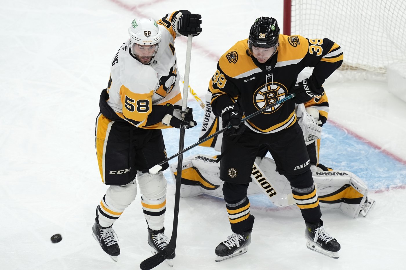 Tomasino scores 3rd period goal to give Penguins 2-1 win over Bruins | iNFOnews.ca