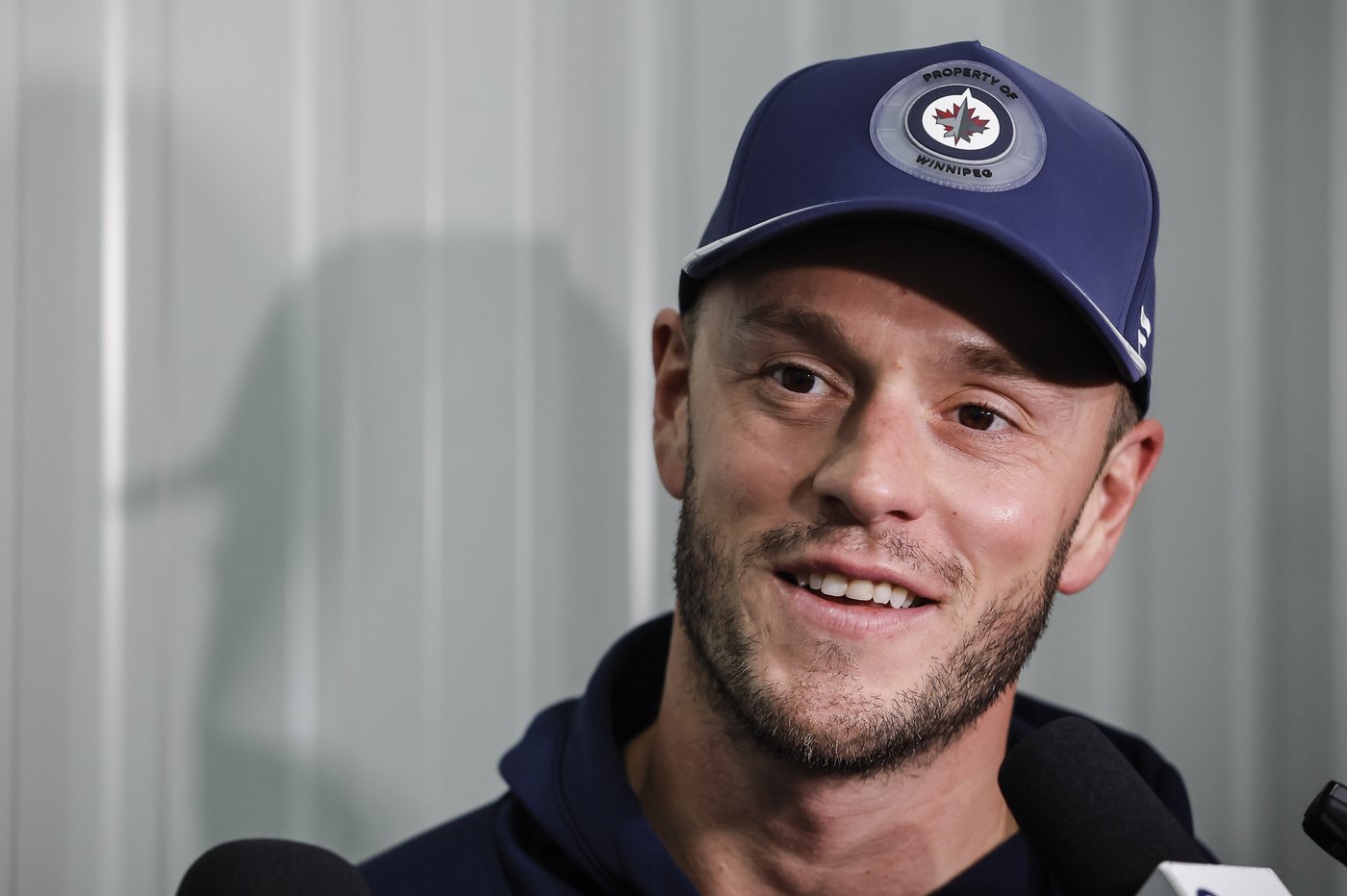 Jonathan Toews skates with hometown Jets ahead of comeback season | iNFOnews.ca