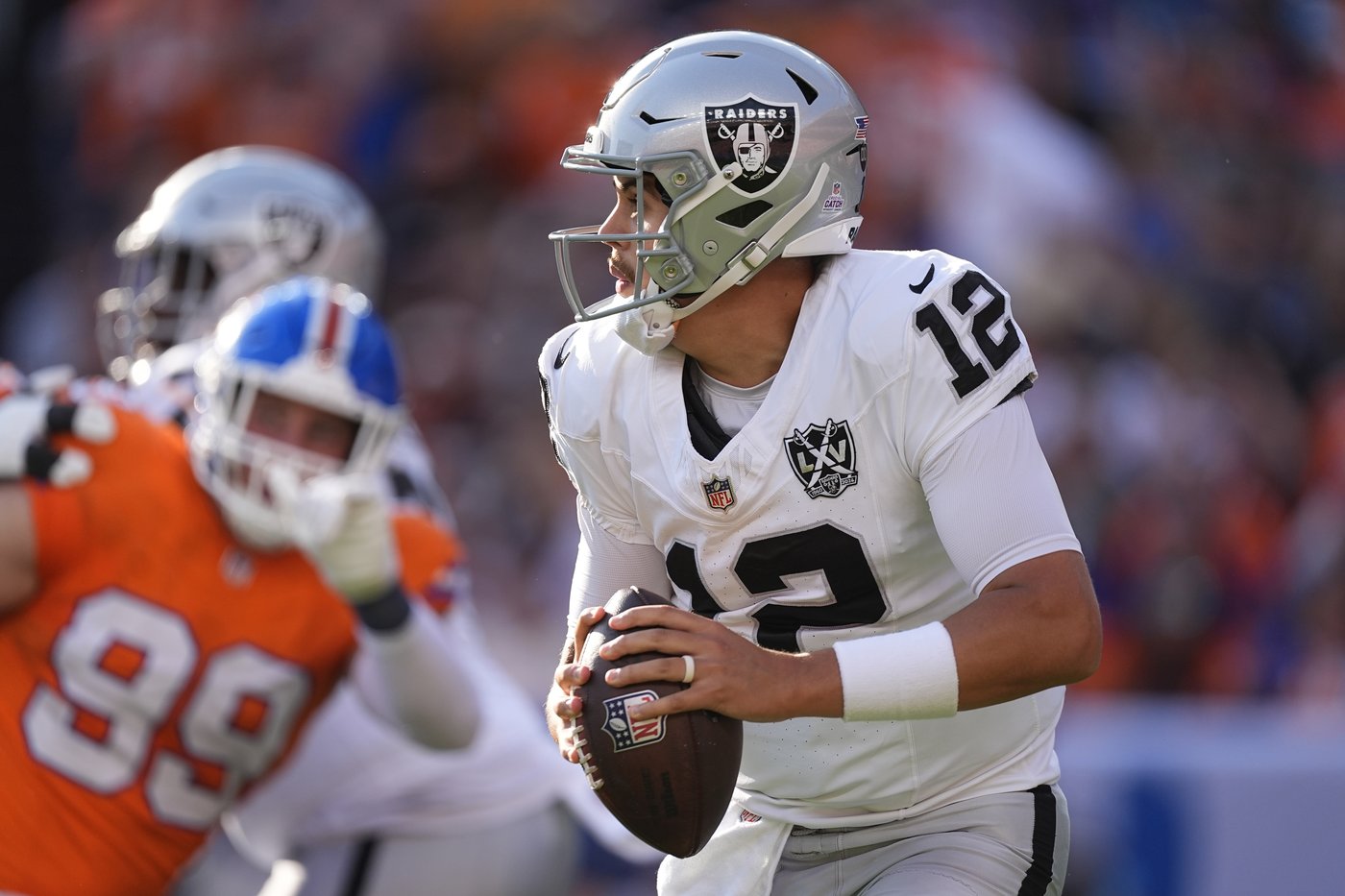 Raiders see 8-game win streak vs. Broncos end in 34-18 loss amid penalties, turnovers and drama | iNFOnews.ca Raiders see 8-game win streak vs. Broncos end in 34-18 loss amid penalties, turnovers and drama | iNFOnews.ca