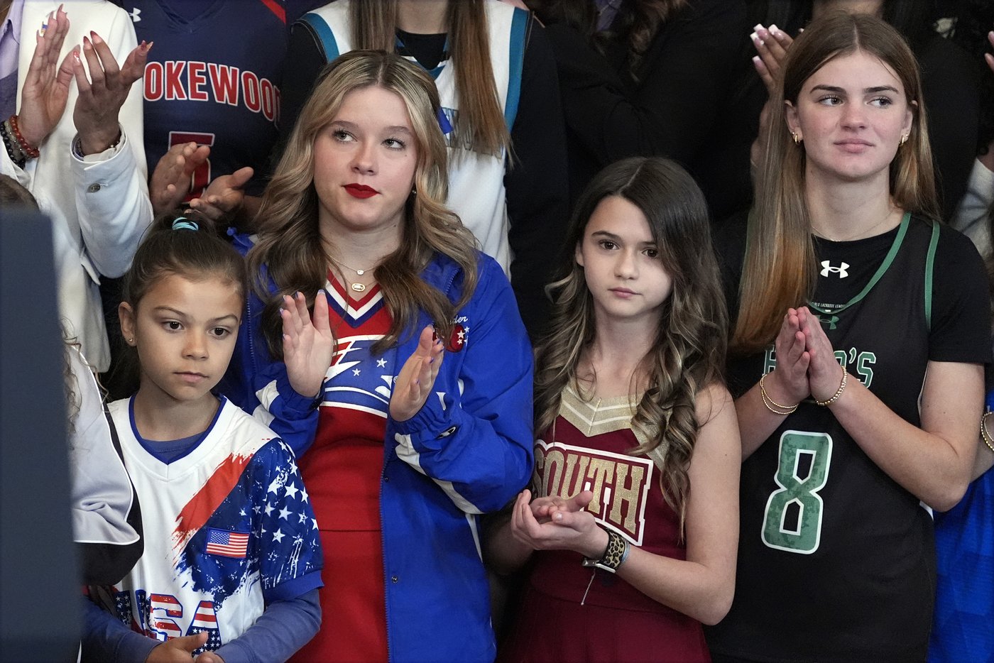 Trump signs executive order intended to bar transgender athletes from girls' and women's sports | iNFOnews.ca