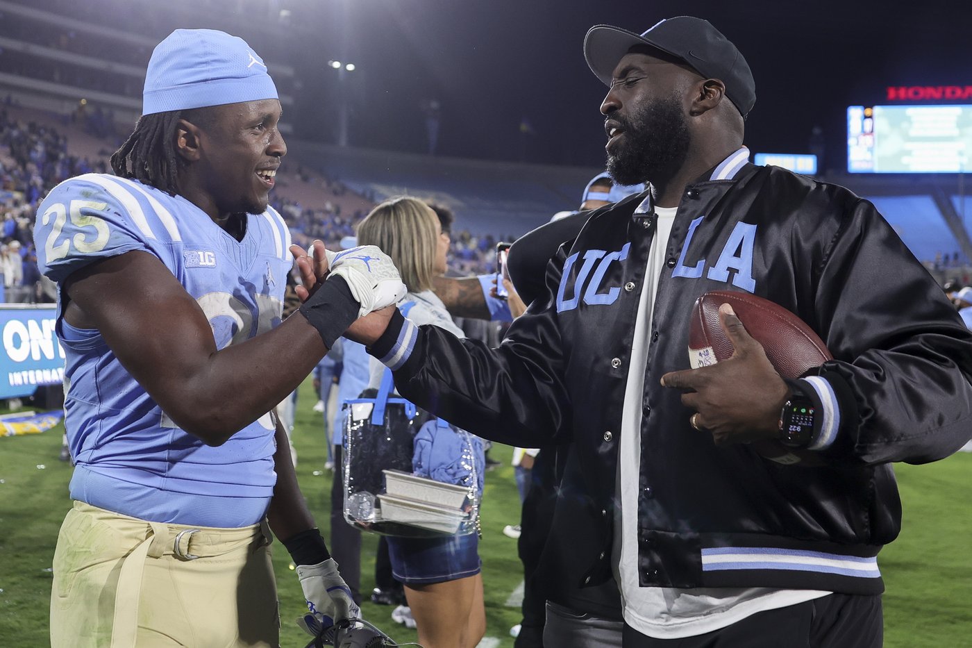 Garbers, Schwesinger lead UCLA past Iowa 20-17 for Bruins' 3rd straight win | iNFOnews.ca Garbers, Schwesinger lead UCLA past Iowa 20-17 for Bruins' 3rd straight win | iNFOnews.ca