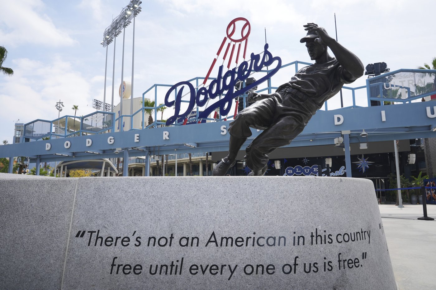 Baseball celebrates Jackie Robinson's legacy on 78th anniversary of breaking color barrier | iNFOnews.ca
