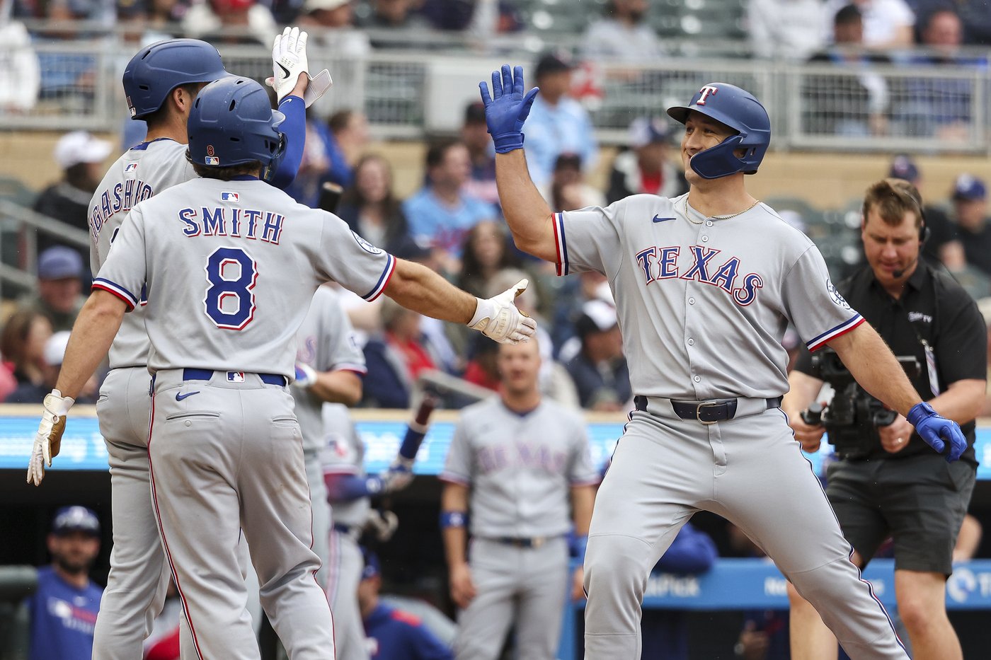 Rangers hit season-high 6 home runs in a 16-3 romp over the Twins | iNFOnews.ca