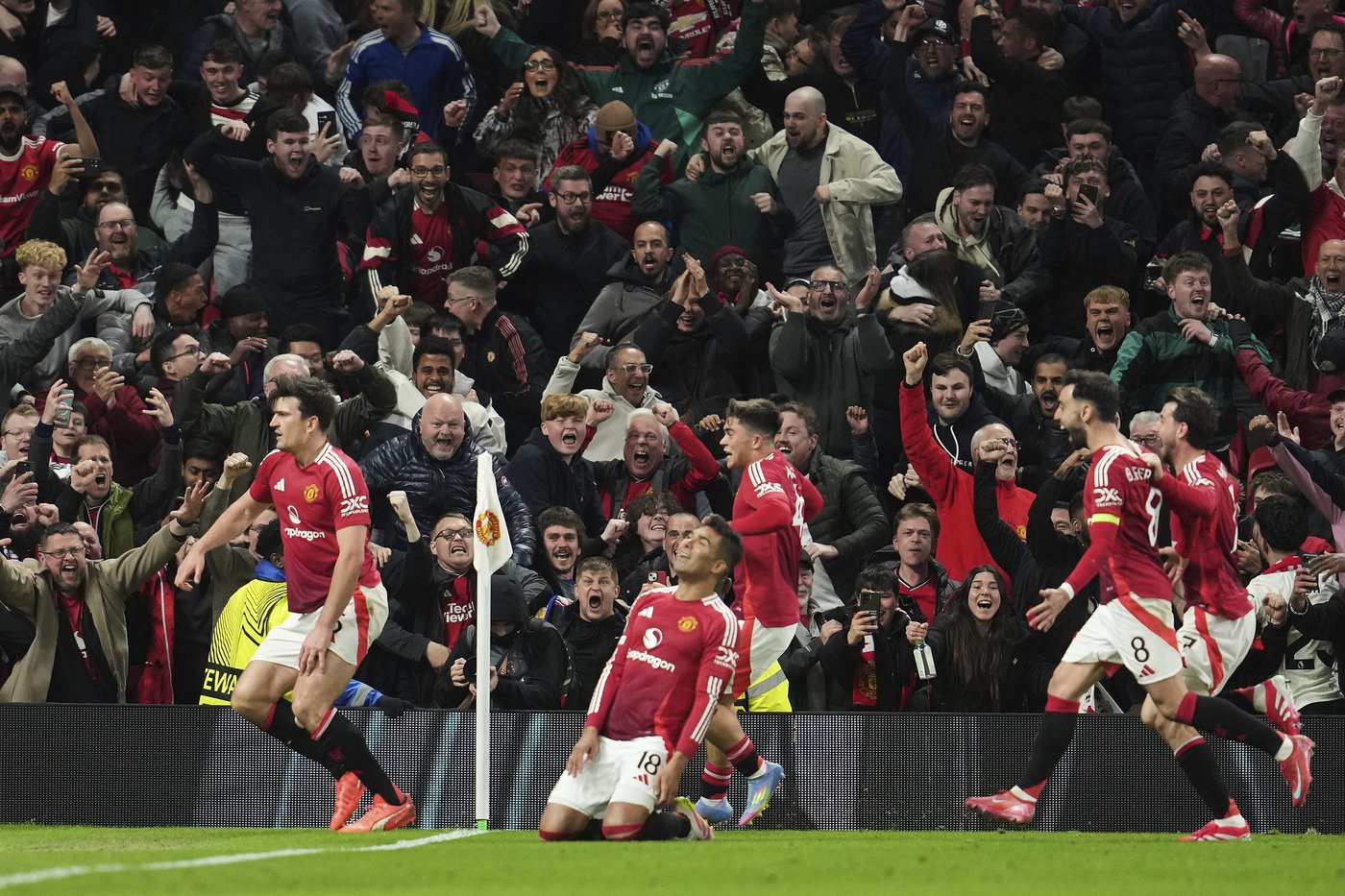 Man United seals spectacular comeback to beat Lyon 5-4 and advance to Europa League semifinals | iNFOnews.ca Man United seals spectacular comeback to beat Lyon 5-4 and advance to Europa League semifinals | iNFOnews.ca