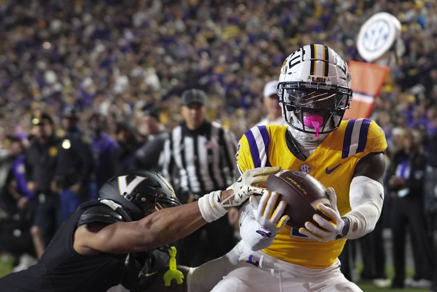 Oklahoma invades LSU's Tiger Stadium for the first time in both teams' final regular-season game | iNFOnews.ca Oklahoma invades LSU's Tiger Stadium for the first time in both teams' final regular-season game | iNFOnews.ca