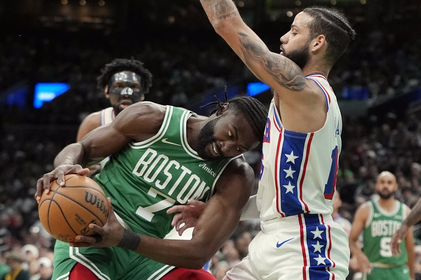 Embiid shakes off pregame fall, leads Sixers to 118-114 win over Celtics | iNFOnews.ca Embiid shakes off pregame fall, leads Sixers to 118-114 win over Celtics | iNFOnews.ca