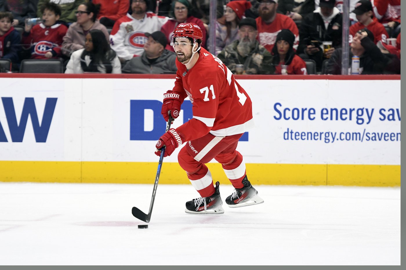 Larkin has a goal and an assist in 700th game, Red Wings end slide with 4-2 win over Canadiens | iNFOnews.ca Larkin has a goal and an assist in 700th game, Red Wings end slide with 4-2 win over Canadiens | iNFOnews.ca