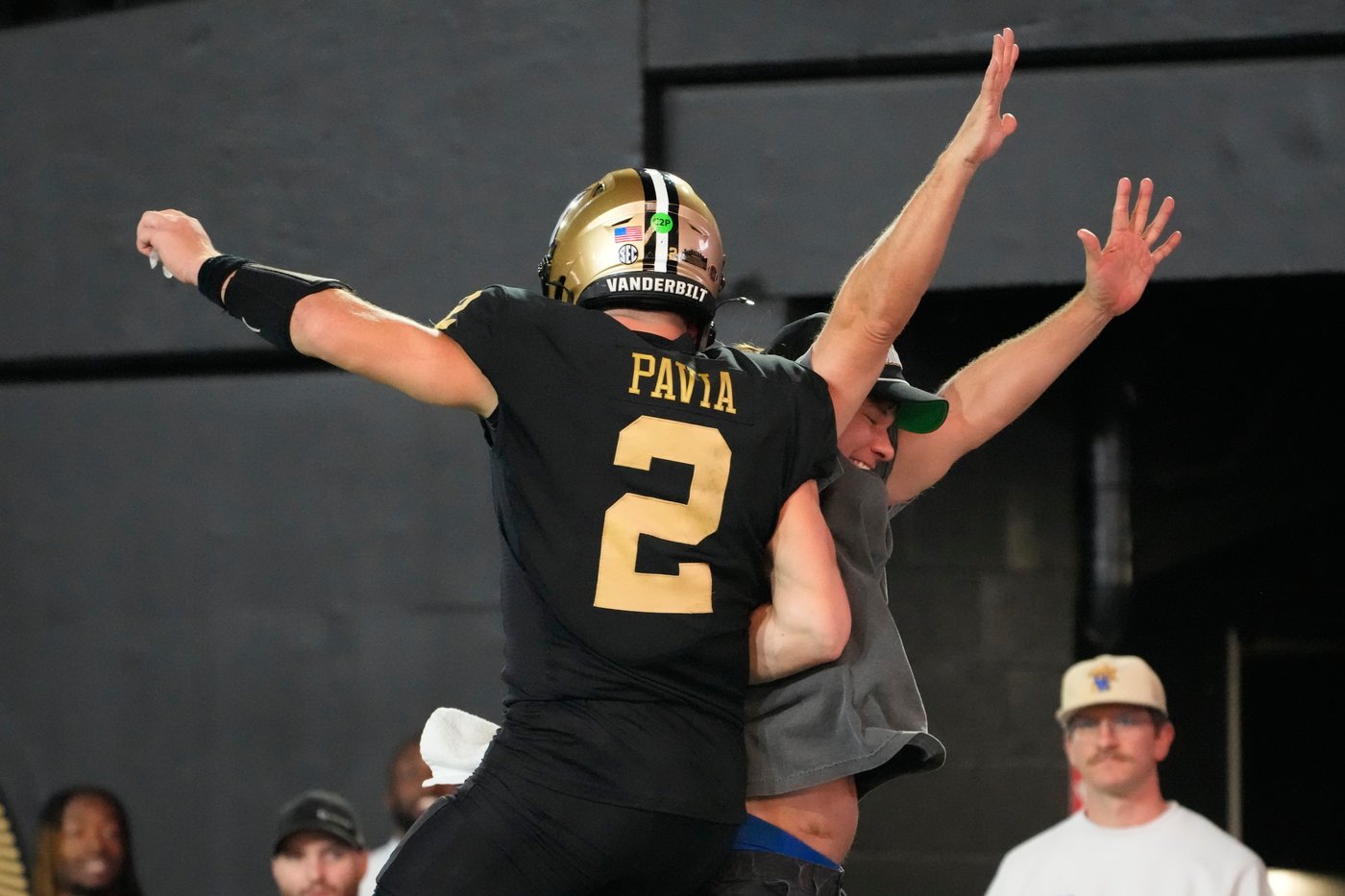 Diego Pavia throws for career-high 484 yards as No. 12 Vanderbilt routs Kentucky 45-17 | iNFOnews.ca