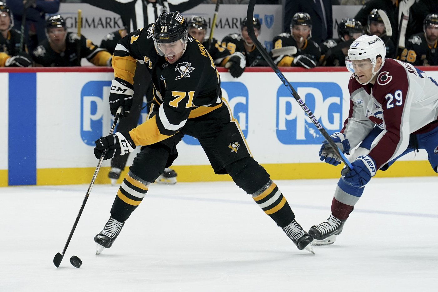 Rantanen records hat trick in 600th game and adds two assists as the Avalanche drill Pittsburgh 6-2 | iNFOnews.ca Rantanen records hat trick in 600th game and adds two assists as the Avalanche drill Pittsburgh 6-2 | iNFOnews.ca