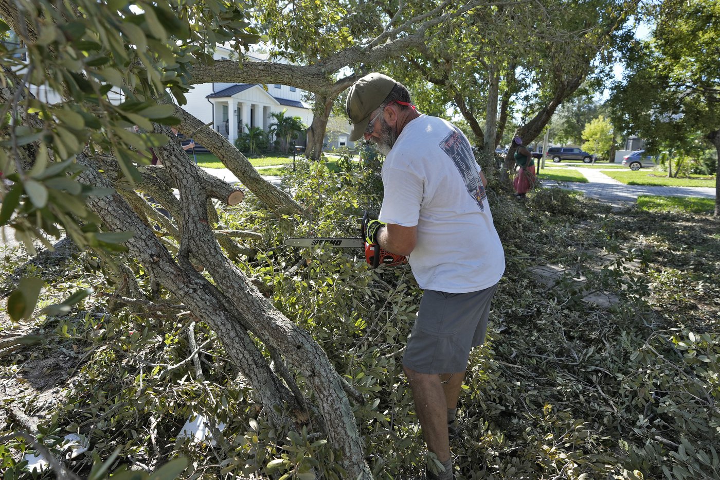 Florida neighbors band together to recover after one-two punch from hurricanes Helene and Milton | iNFOnews.ca