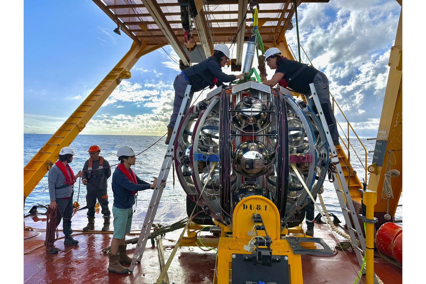 A deep-sea neutrino telescope spots the most energetic ghost particle yet | iNFOnews.ca