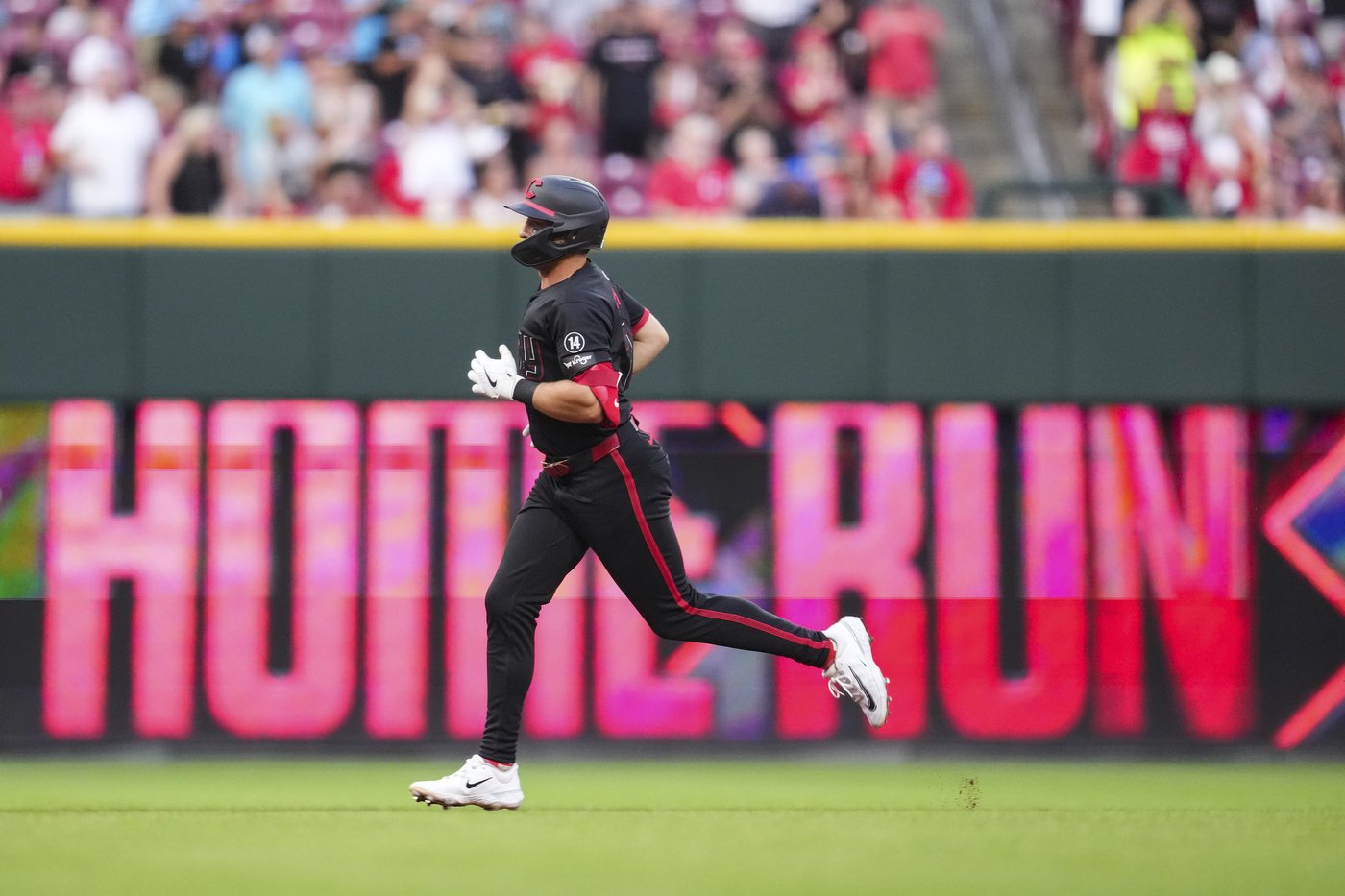 Nick Martinez and Spencer Steer just miss making history in Reds' 8-1 win over Padres | iNFOnews.ca