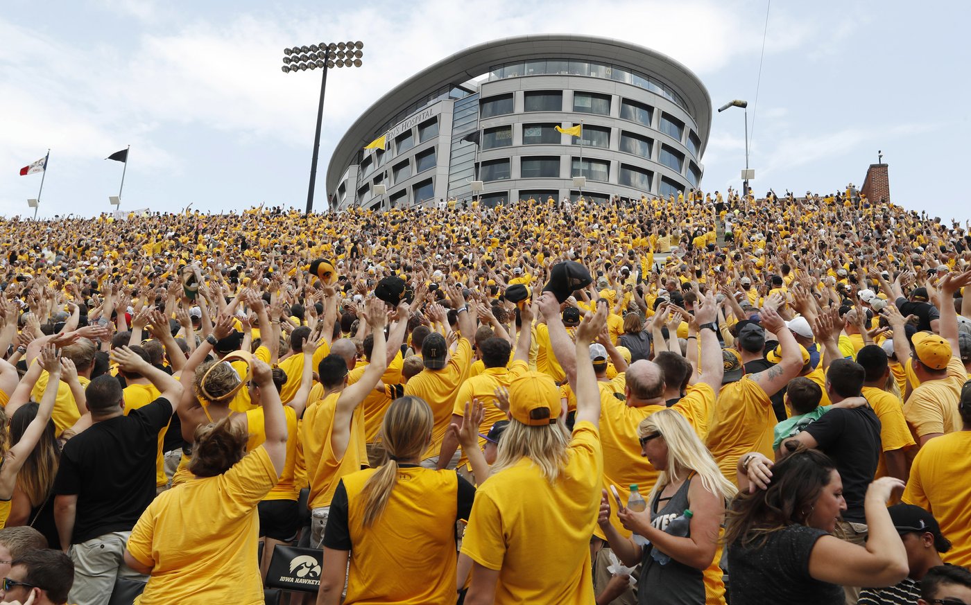 College football traditions: 'Hawkeye Wave' bonds everyone in stadium with kids in adjacent hospital | iNFOnews.ca College football traditions: 'Hawkeye Wave' bonds everyone in stadium with kids in adjacent hospital | iNFOnews.ca