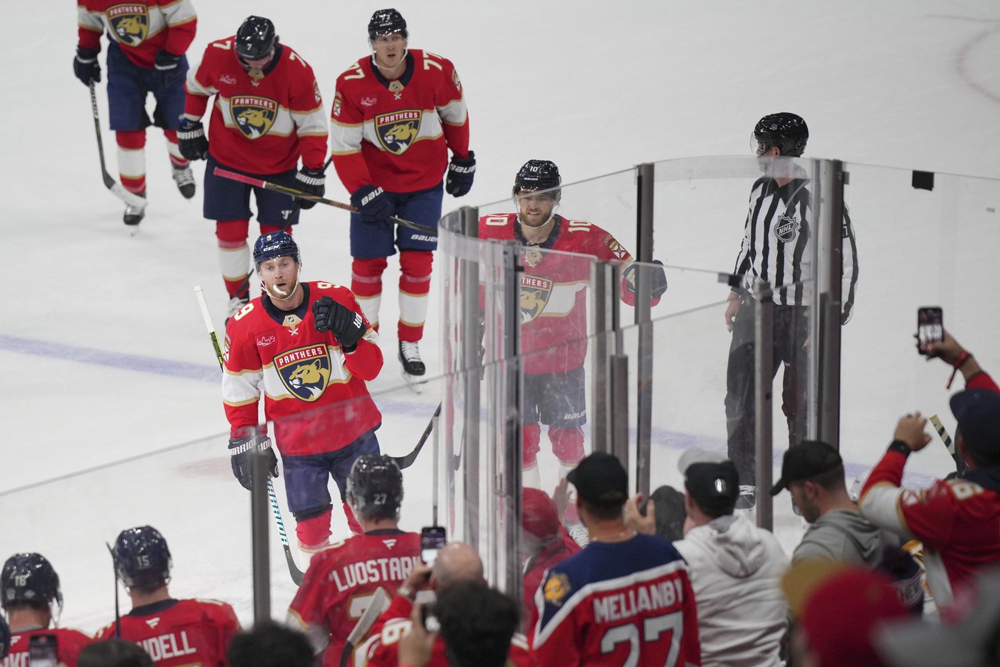 Bennett scores twice, Panthers open their title defense by getting past rival Bruins 6-4 | iNFOnews.ca