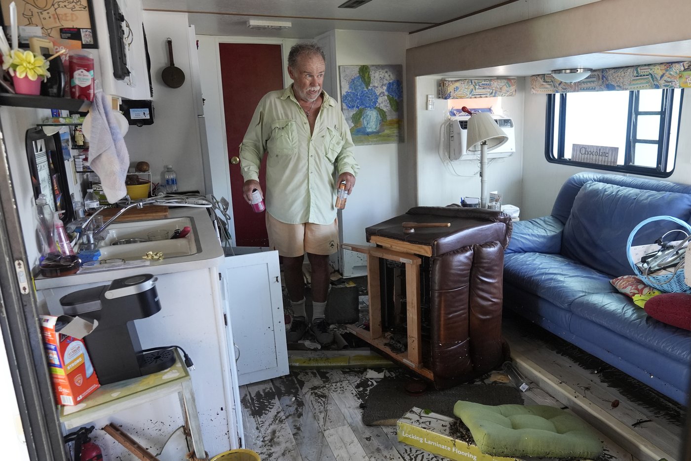 Although Milton has moved on, at least 8 are dead and millions remain in the dark | iNFOnews.ca Although Milton has moved on, at least 8 are dead and millions remain in the dark | iNFOnews.ca