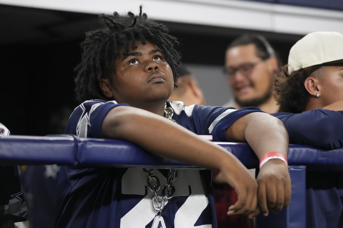 Hurts accounts for 4 TDs as Eagles roll past bumbling, Prescott-less Cowboys 34-6 | iNFOnews.ca