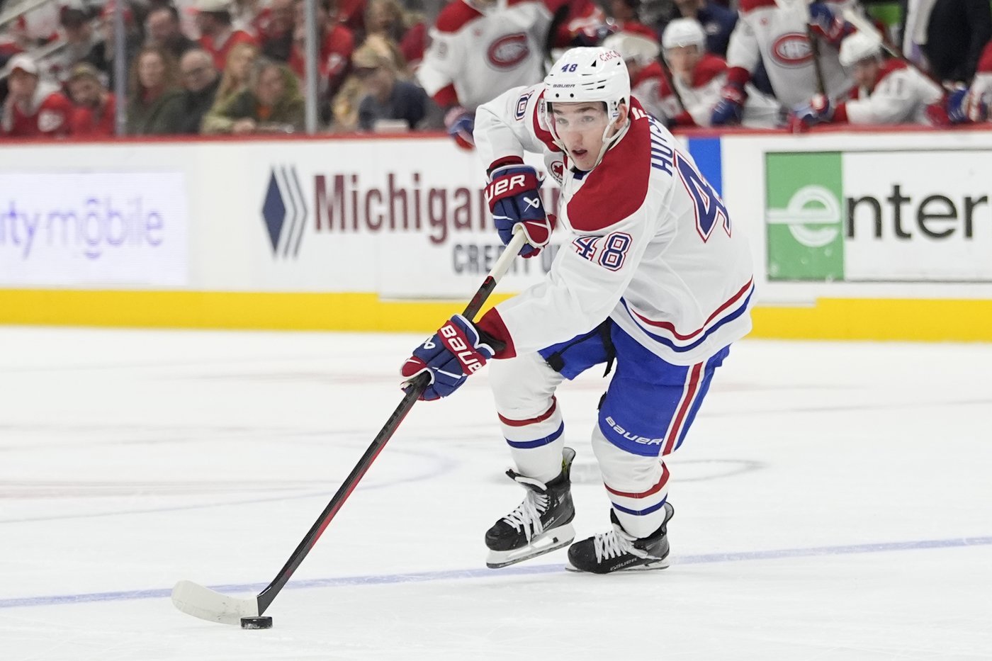 Canadiens defenseman Lane Hutson earns Calder Trophy as NHL’s rookie of the year | iNFOnews.ca