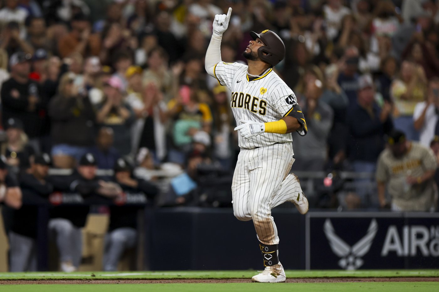Catcher Elias Díaz guaranteed $3.5 million as part of his 1-year contract to remain with Padres | iNFOnews.ca