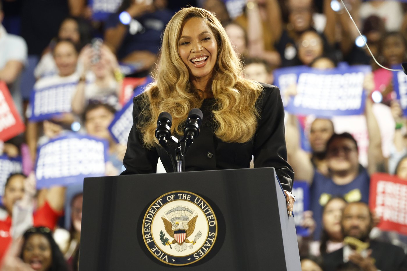 Harris and Beyoncé ignite a Houston rally with a double-barreled argument against Trump | iNFOnews.ca