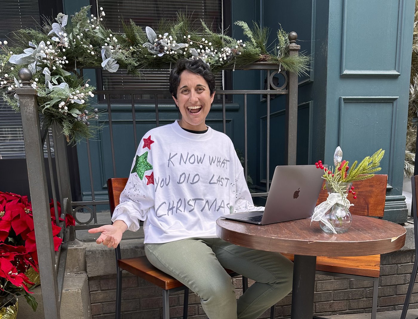 How to write a holiday rom-com for TV, according to the experts | iNFOnews.ca