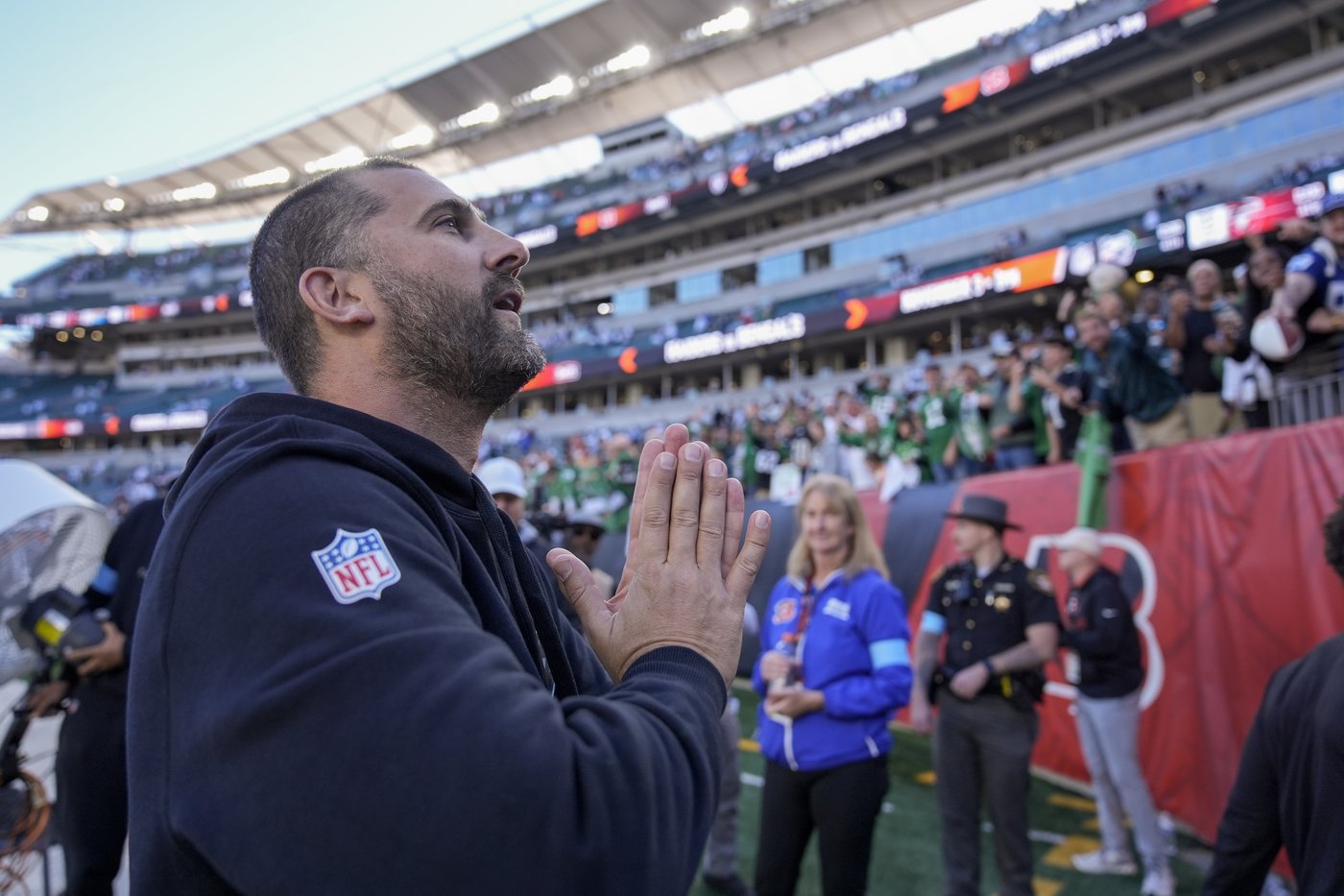 Eagles QB Hurts' mismatched cleats and stout performance puts Bengals in knots | iNFOnews.ca Eagles QB Hurts' mismatched cleats and stout performance puts Bengals in knots | iNFOnews.ca