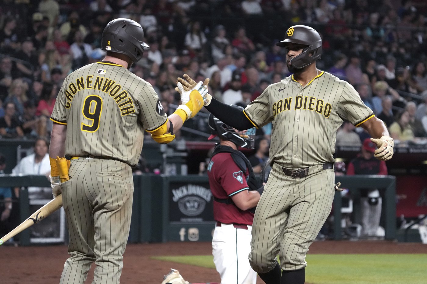 Jose Iglesias lines go-ahead single in 9th, Padres rally to beat Diamondbacks 3-2 | iNFOnews.ca