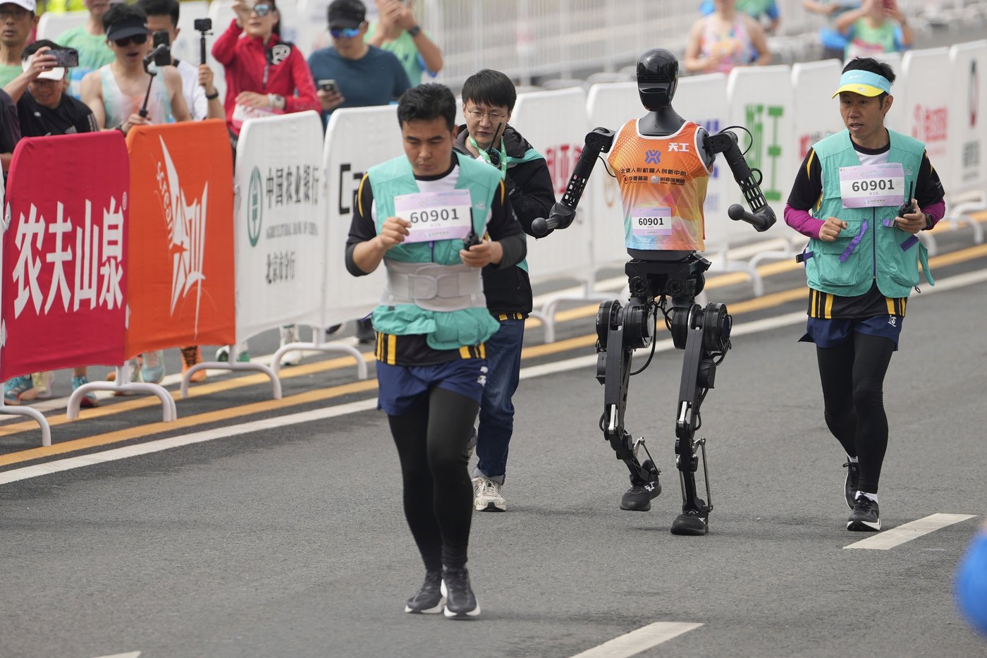 PHOTO COLLECTION: Humanoid Robot Half-Marathon | iNFOnews.ca