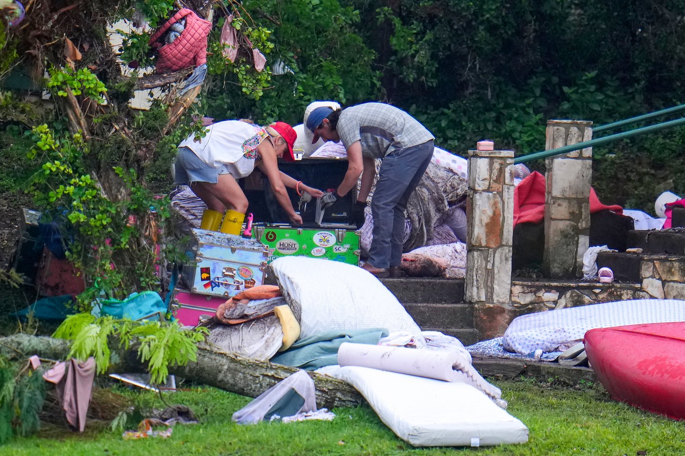 PHOTO COLLECTION: Texas floods leave dozens dead and missing as rescuers search devastated landscape | iNFOnews.ca PHOTO COLLECTION: Texas floods leave dozens dead and missing as rescuers search devastated landscape | iNFOnews.ca