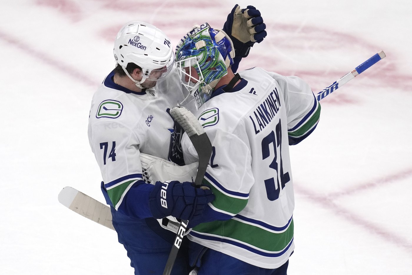 DeBrusk scores in return to Boston as Canucks shut out Bruins 2-0 behind Lankinen | iNFOnews.ca