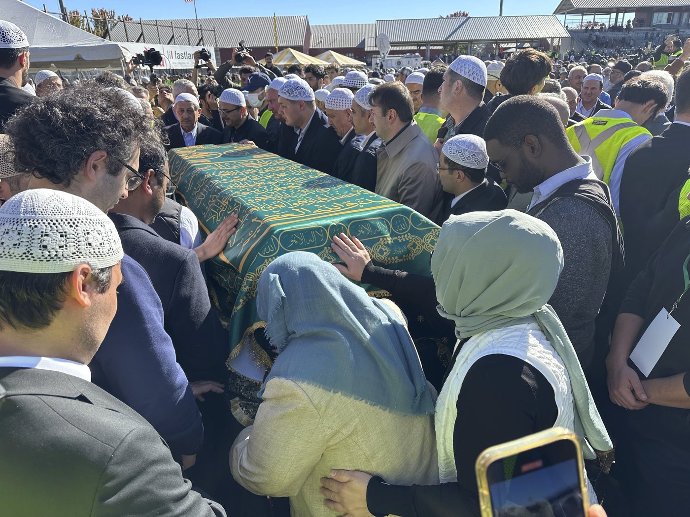 Thousands mourn Fethullah Gülen, a Turkish spiritual leader who died in the US | iNFOnews.ca Thousands mourn Fethullah Gülen, a Turkish spiritual leader who died in the US | iNFOnews.ca