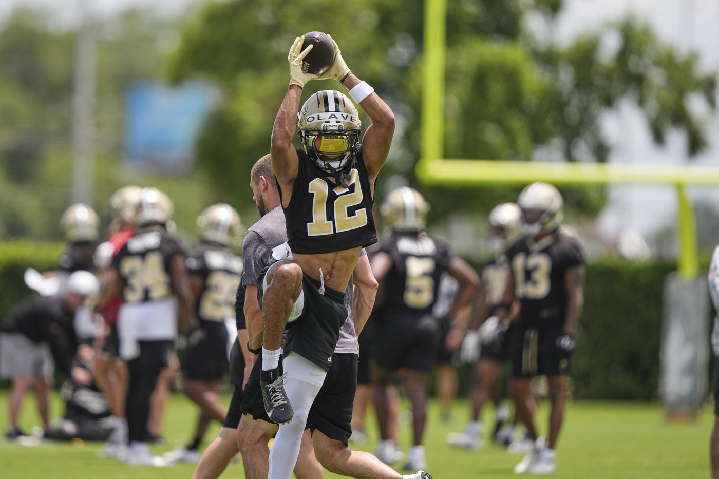 Saints receiver Chris Olave brushes off concussion concerns and laughs off trade talk | iNFOnews.ca Saints receiver Chris Olave brushes off concussion concerns and laughs off trade talk | iNFOnews.ca