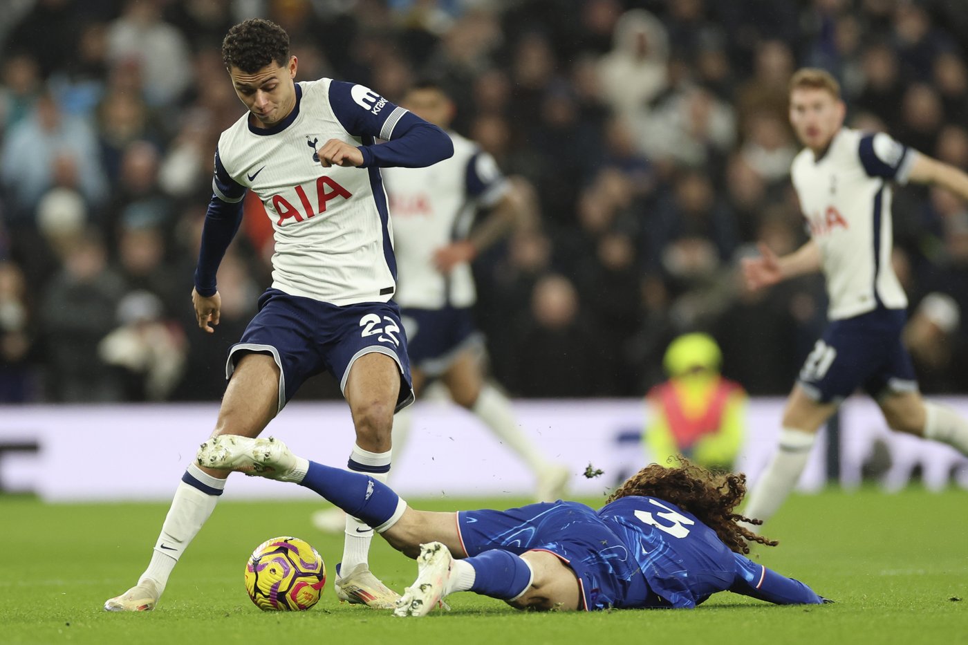 Furious Cucurella changes cleats after slipping twice to concede early goals, then helps Chelsea win | iNFOnews.ca