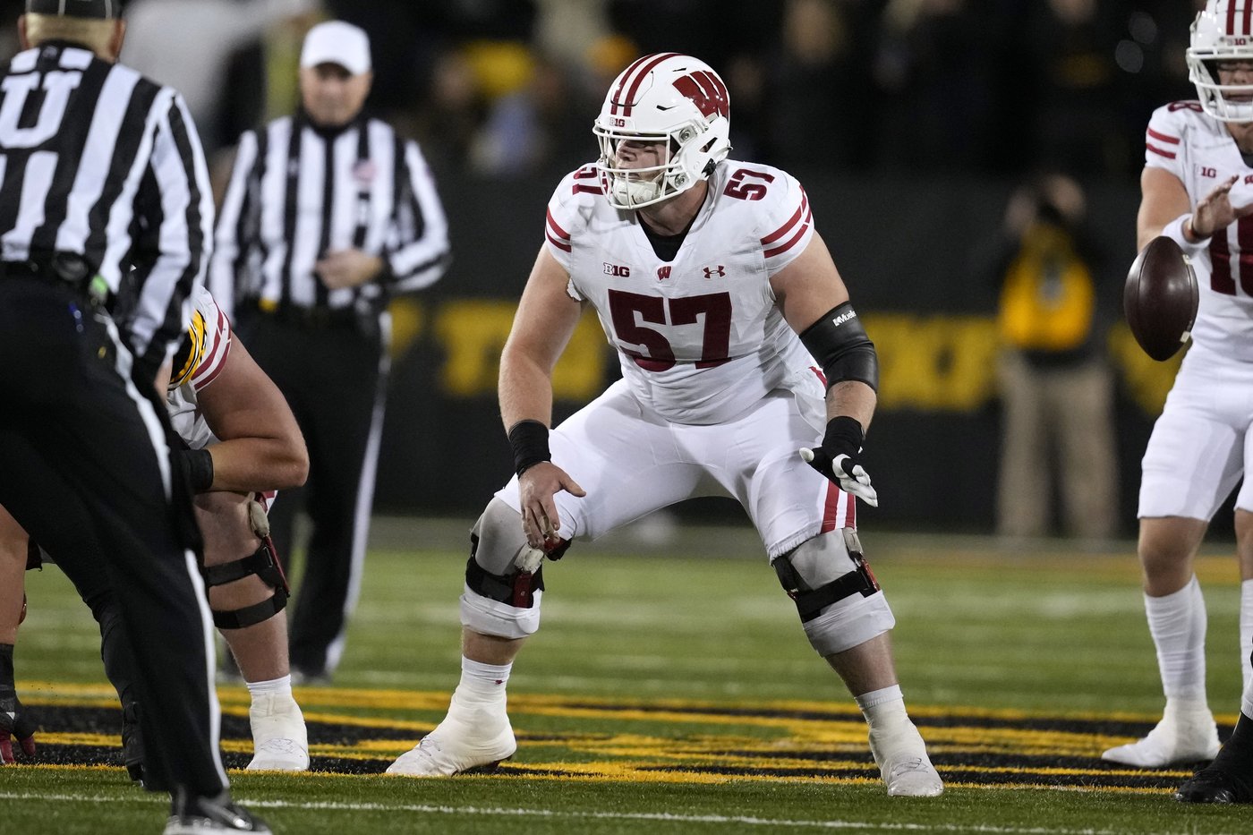 Wisconsin center Jake Renfro listed as week to week after suffering lower-body injury | iNFOnews.ca Wisconsin center Jake Renfro listed as week to week after suffering lower-body injury | iNFOnews.ca