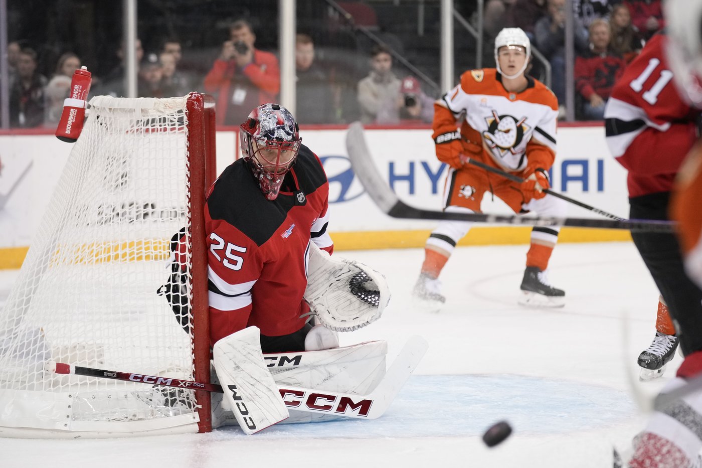 Noesen scores twice, Markstrom makes 24 saves as Devils defeat Ducks 6-2 at home | iNFOnews.ca