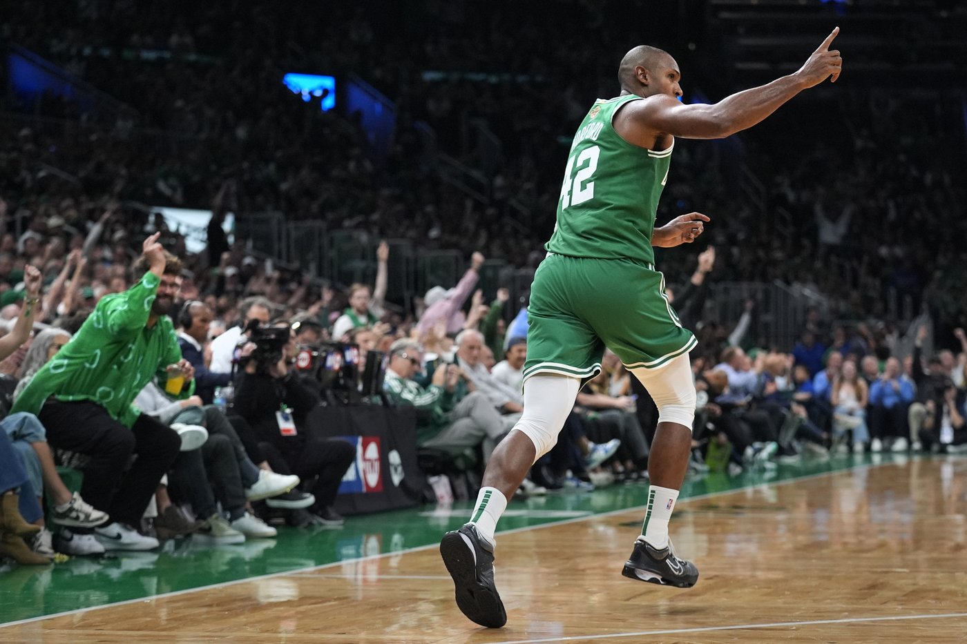 Celtics tie, but don't break, NBA record with 29 3-pointers. Then they miss 13 3s in a row | iNFOnews.ca