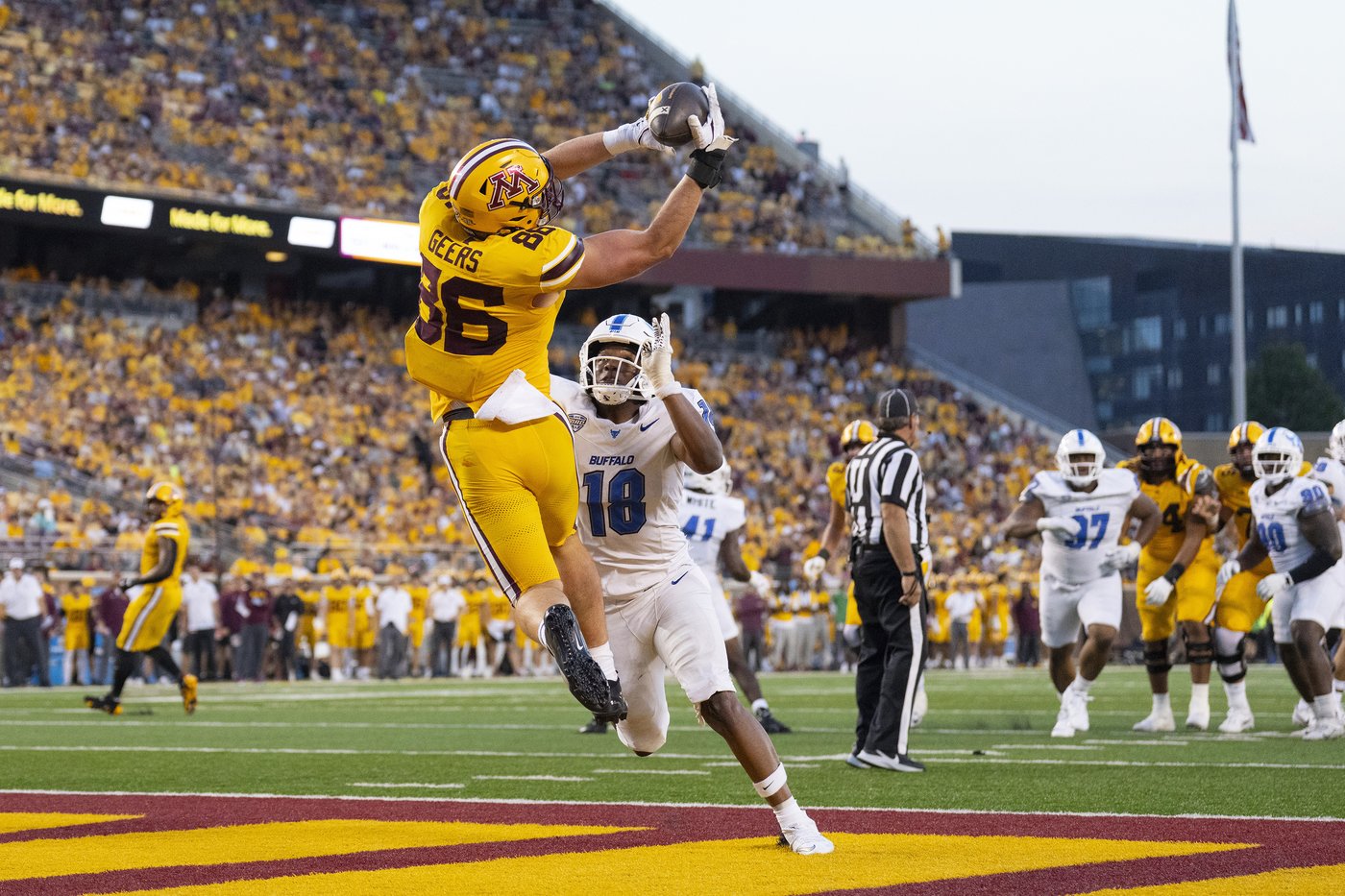 Minnesota beats Buffalo 23-10 in opener as Drake Lindsey passes for 290 yards, 2 TDs in debut | iNFOnews.ca