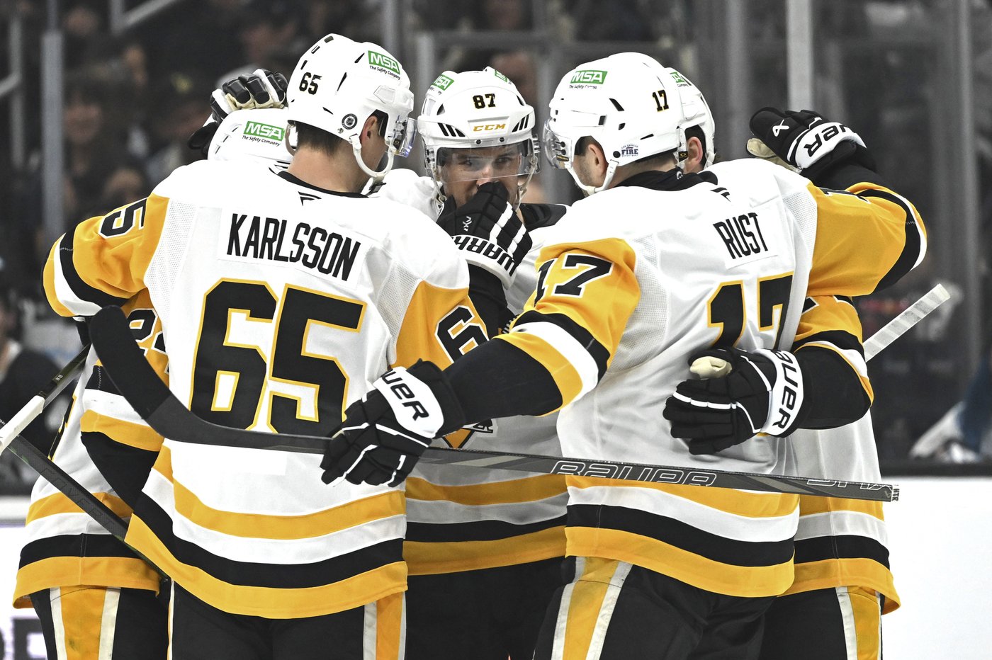 Crosby and Malkin lead Penguins to 5-1 victory, snapping Kings' 9-game home win streak | iNFOnews.ca Crosby and Malkin lead Penguins to 5-1 victory, snapping Kings' 9-game home win streak | iNFOnews.ca